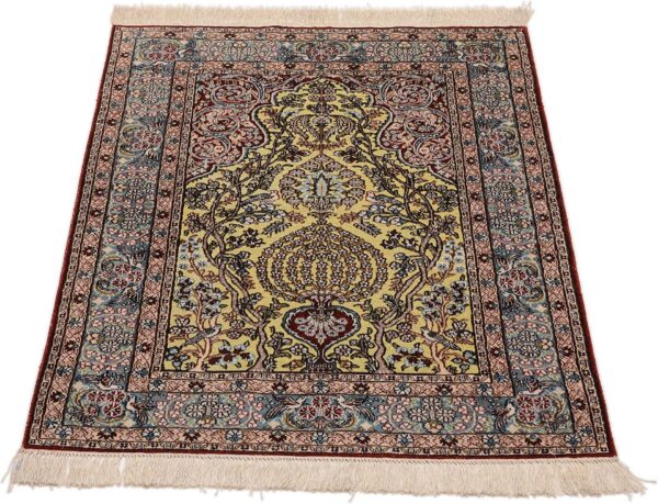 Qom Oriental Rug 77 × 117 cm, Silk, hand-knotted — view 2 Qom Oriental Rug 77 × 117 cm, Silk, hand-knotted — view 2