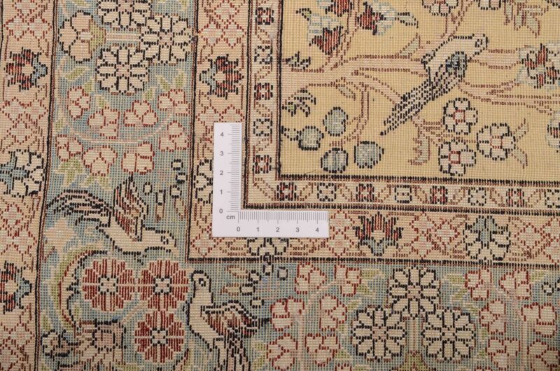 Qom Oriental Rug 77 × 117 cm, Silk, hand-knotted — view 3 Qom Oriental Rug 77 × 117 cm, Silk, hand-knotted — view 3