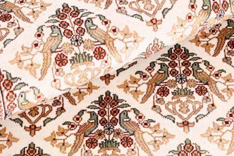 Hereke Oriental Rug 122 × 182 cm, Silk, hand-knotted — view 8