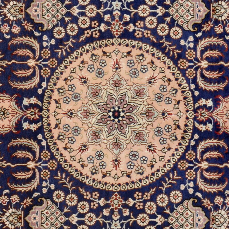 Hereke Oriental Rug 124 × 180 cm, Silk, Multicolor, hand-knotted — view 4 Hereke Oriental Rug 124 × 180 cm, Silk, Multicolor, hand-knotted — view 4
