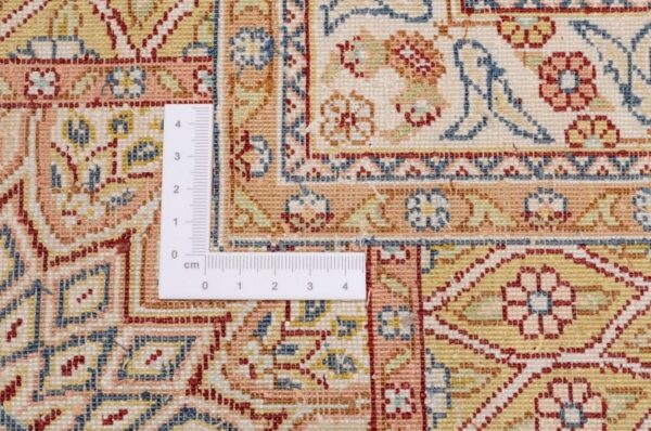 Hereke Oriental Rug 270 × 365 cm, Silk, hand-knotted — view 3 Hereke Oriental Rug 270 × 365 cm, Silk, hand-knotted — view 3
