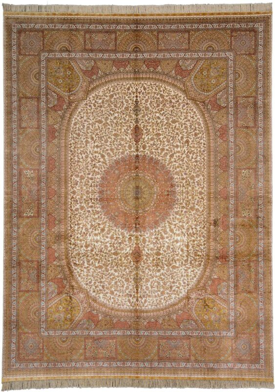 Hereke Oriental Rug 270 × 365 cm, Silk, hand-knotted Hereke Oriental Rug 270 × 365 cm, Silk, hand-knotted