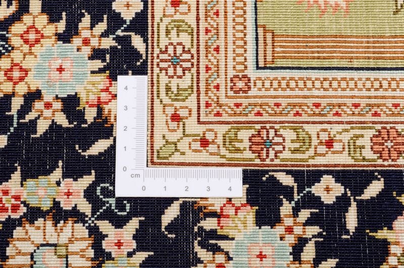 Hereke Oriental Rug 95 × 154 cm, Silk, hand-knotted — view 3 Hereke Oriental Rug 95 × 154 cm, Silk, hand-knotted — view 3