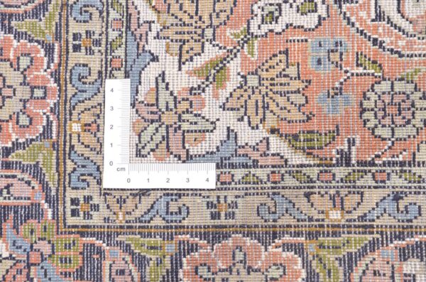 Indian Oriental Rug 79 × 121 cm, Silk, hand-knotted — view 3 Indian Oriental Rug 79 × 121 cm, Silk, hand-knotted — view 3