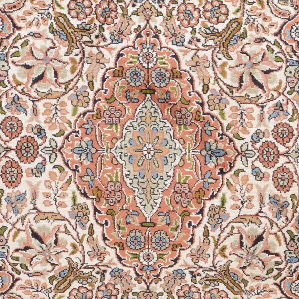 Indian Oriental Rug 79 × 121 cm, Silk, hand-knotted — view 4 Indian Oriental Rug 79 × 121 cm, Silk, hand-knotted — view 4