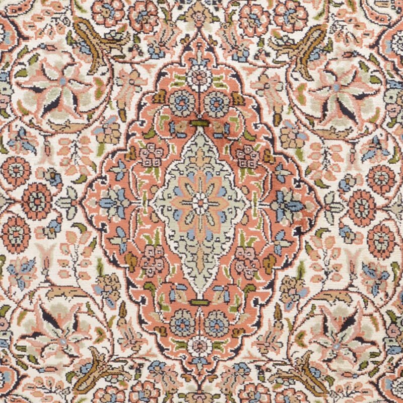 Indian Oriental Rug 79 × 121 cm, Silk, hand-knotted — view 4 Indian Oriental Rug 79 × 121 cm, Silk, hand-knotted — view 4
