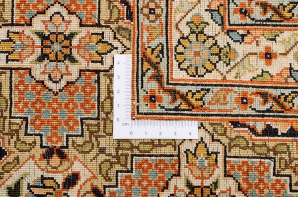 Kashmir Oriental Rug 129 × 279 cm, Silk, hand-knotted — view 3
