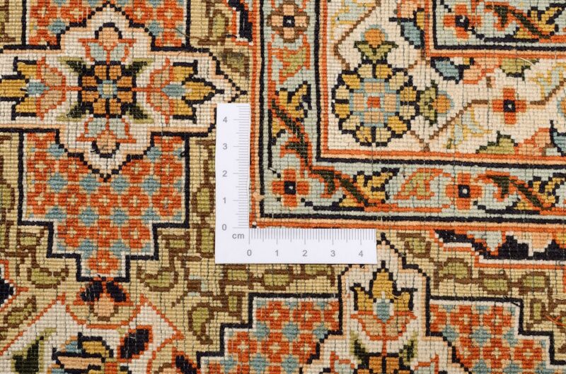 Kashmir Oriental Rug 129 × 279 cm, Silk, hand-knotted — view 3