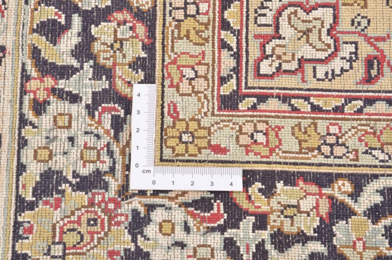 Kashmir Oriental Rug 157 × 212 cm, Silk, hand-knotted — view 4 Kashmir Oriental Rug 157 × 212 cm, Silk, hand-knotted — view 4