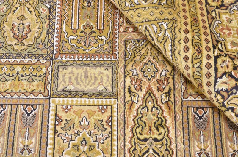 Kashmir Oriental Rug 189 × 274 cm, Silk, hand-knotted — view 4