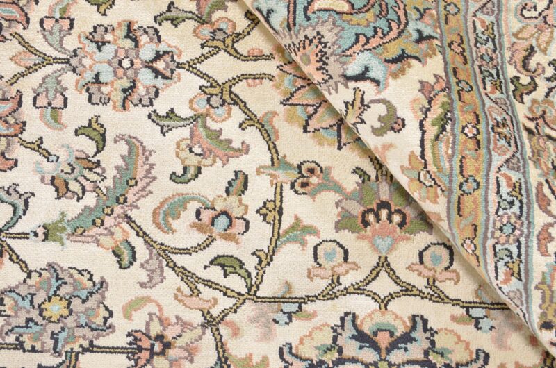 Kashmir Oriental Rug 193 × 276 cm, Silk, hand-knotted — view 4