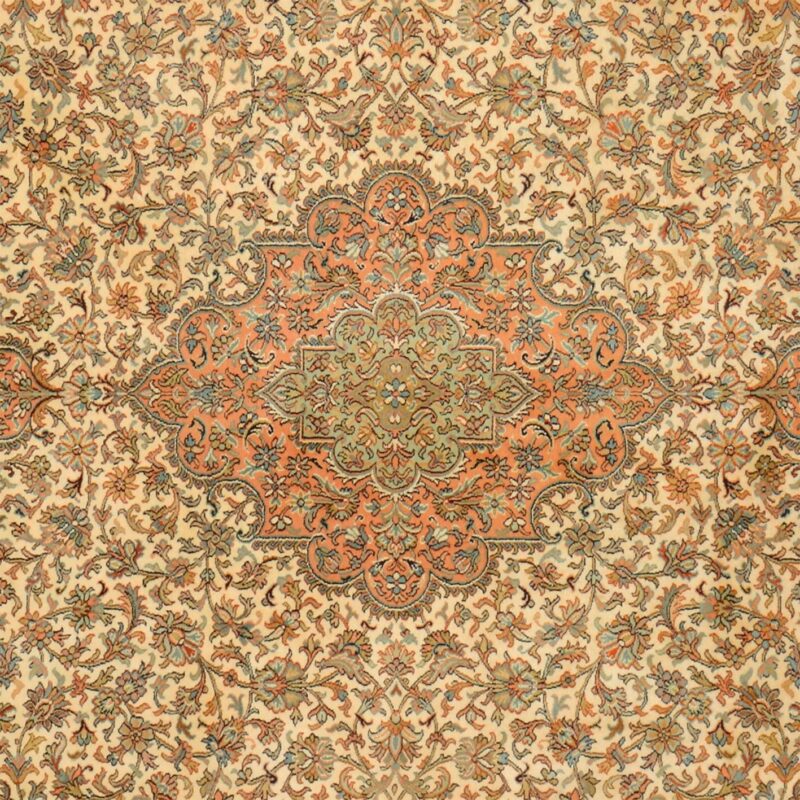 Kashmir Oriental Rug 221 × 313 cm, Silk, hand-knotted, pastel — view 4 Kashmir Oriental Rug 221 × 313 cm, Silk, hand-knotted, pastel — view 4