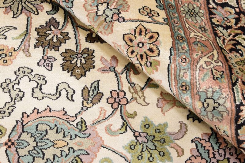 Kashmir Oriental Rug 228 × 330 cm, Silk, hand-knotted — view 4