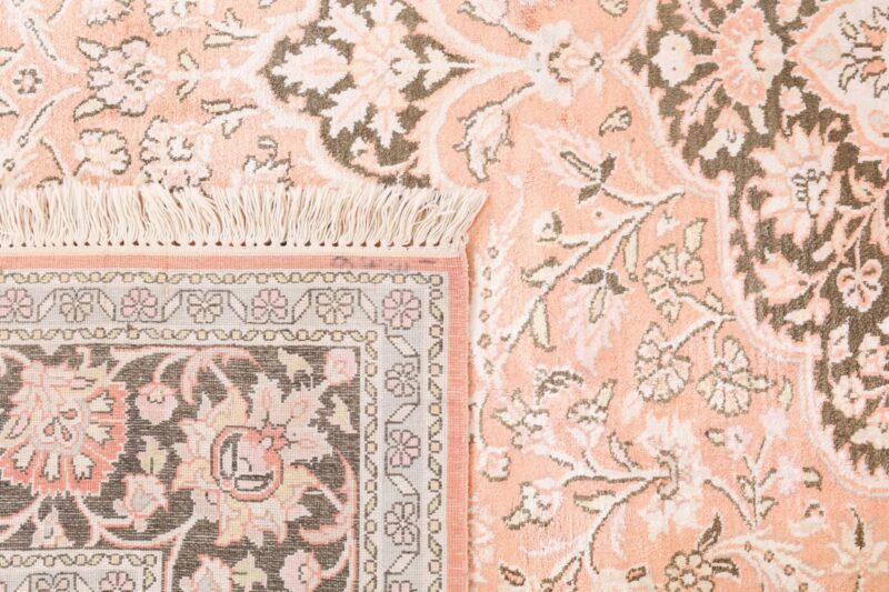 Kashmir Oriental Rug 302 × 215 cm, Wool, hand-knotted — view 7 Kashmir Oriental Rug 302 × 215 cm, Wool, hand-knotted — view 7