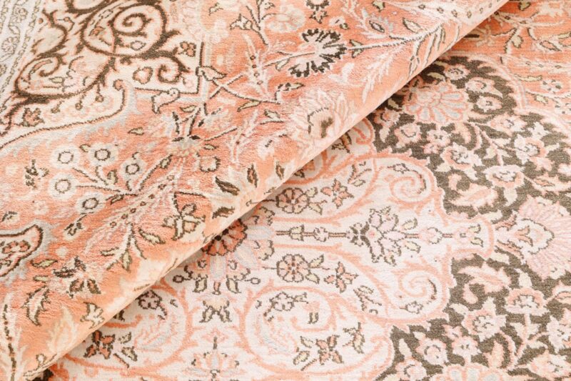 Kashmir Oriental Rug 302 × 215 cm, Wool, hand-knotted — view 8 Kashmir Oriental Rug 302 × 215 cm, Wool, hand-knotted — view 8