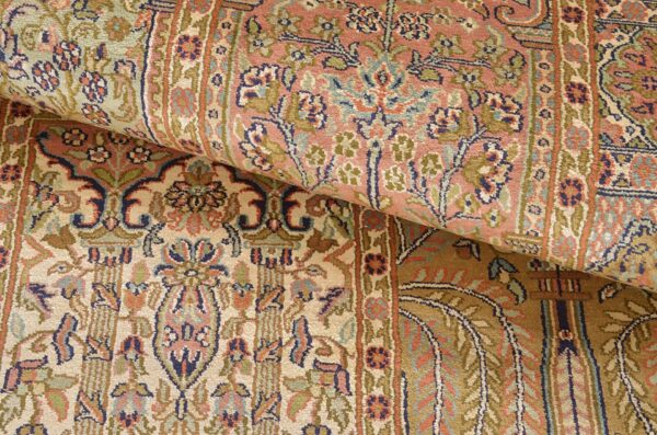 Kashmir Oriental Rug 94 × 272 cm, Silk, hand-knotted — view 5 Kashmir Oriental Rug 94 × 272 cm, Silk, hand-knotted — view 5