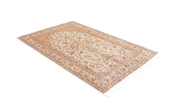 Kashmir Oriental Rug 126 × 191 cm, Silk, hand-knotted — view 3 Kashmir Oriental Rug 126 × 191 cm, Silk, hand-knotted — view 3