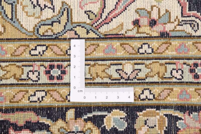Kashmir Oriental Rug 151 × 223 cm, Silk, hand-knotted — view 3