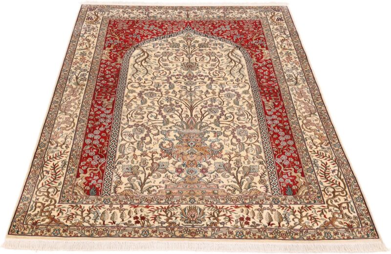 Kashmir Oriental Rug 153 × 217 cm, Silk, hand-knotted — view 2 Kashmir Oriental Rug 153 × 217 cm, Silk, hand-knotted — view 2