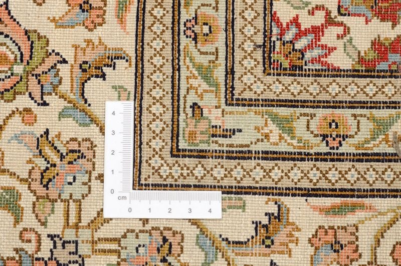 Kashmir Oriental Rug 169 × 255 cm, Silk, hand-knotted, pastel — view 3 Kashmir Oriental Rug 169 × 255 cm, Silk, hand-knotted, pastel — view 3