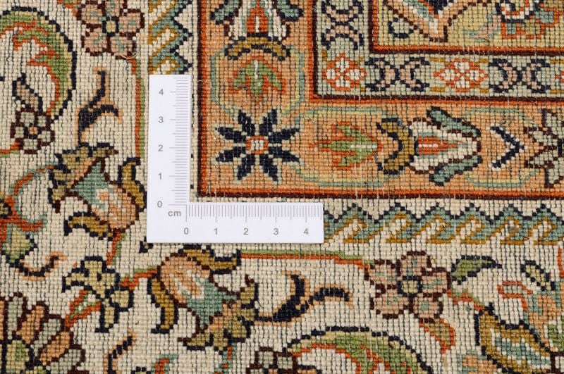 Kashmir Oriental Rug 171 × 252 cm, Silk, hand-knotted — view 3 Kashmir Oriental Rug 171 × 252 cm, Silk, hand-knotted — view 3