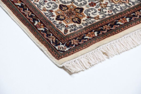 Kashmir Oriental Rug 175 × 246 cm, Silk, hand-knotted — view 6 Kashmir Oriental Rug 175 × 246 cm, Silk, hand-knotted — view 6