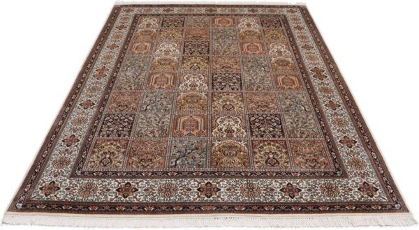 Kashmir Oriental Rug 175 × 246 cm, Silk, hand-knotted — view 7 Kashmir Oriental Rug 175 × 246 cm, Silk, hand-knotted — view 7