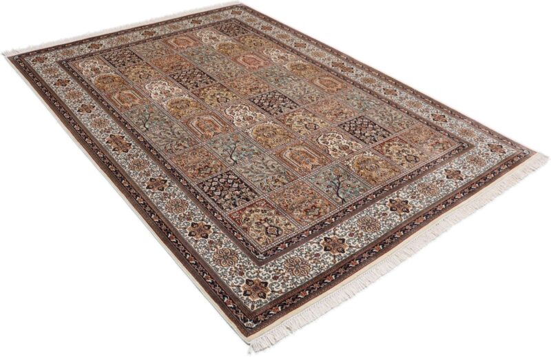 Kashmir Oriental Rug 175 × 246 cm, Silk, hand-knotted — view 4 Kashmir Oriental Rug 175 × 246 cm, Silk, hand-knotted — view 4