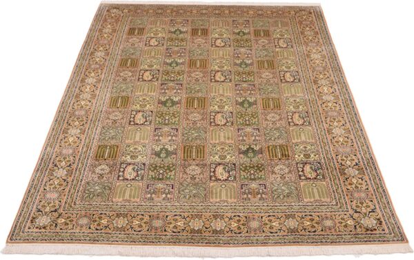 Kashmir Oriental Rug 183 × 274 cm, Silk, hand-knotted — view 2 Kashmir Oriental Rug 183 × 274 cm, Silk, hand-knotted — view 2