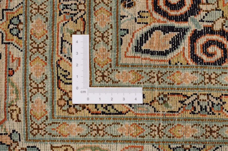Kashmir Oriental Rug 188 × 277 cm, Silk, hand-knotted — view 3