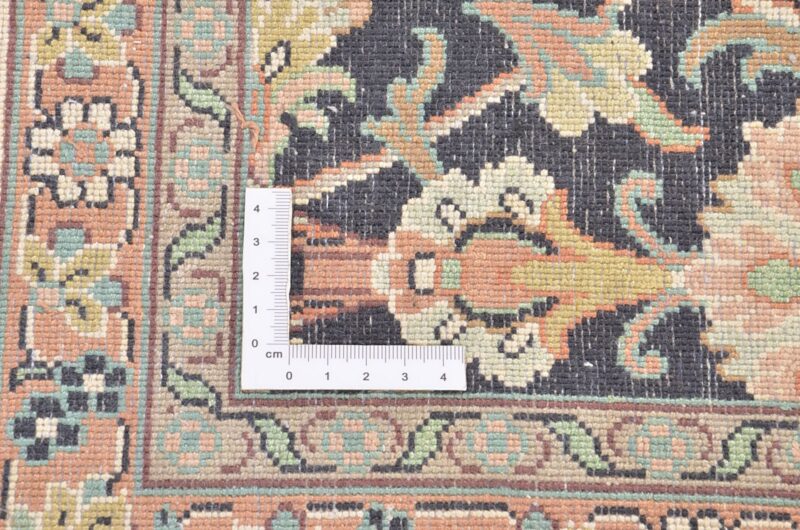 Kashmir Oriental Rug 189 × 281 cm, Silk, hand-knotted — view 4 Kashmir Oriental Rug 189 × 281 cm, Silk, hand-knotted — view 4