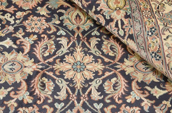 Kashmir Oriental Rug 189 × 281 cm, Silk, hand-knotted — view 5 Kashmir Oriental Rug 189 × 281 cm, Silk, hand-knotted — view 5