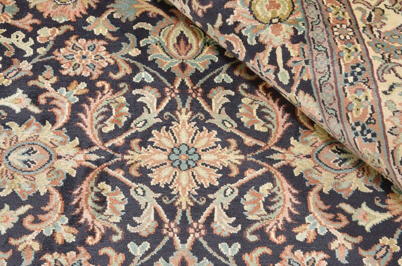 Kashmir Oriental Rug 189 × 281 cm, Silk, hand-knotted — view 5 Kashmir Oriental Rug 189 × 281 cm, Silk, hand-knotted — view 5