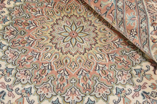 Kashmir Oriental Rug 212 × 307 cm, Silk, hand-knotted — view 5