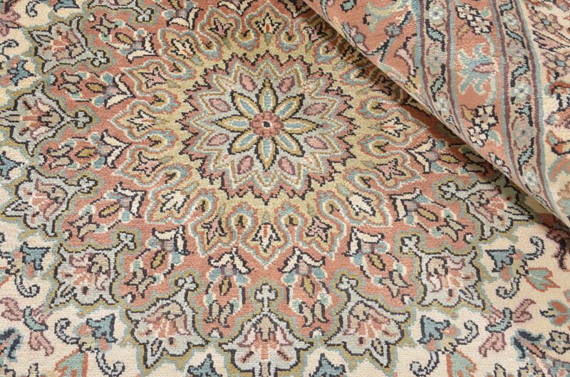 Kashmir Oriental Rug 212 × 307 cm, Silk, hand-knotted — view 5