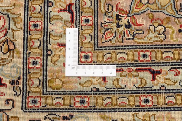 Kashmir Oriental Rug 247 × 311 cm, Silk, hand-knotted — view 3 Kashmir Oriental Rug 247 × 311 cm, Silk, hand-knotted — view 3