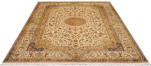 Kashmir Oriental Rug 248 × 328 cm, Silk, hand-knotted — view 2 Kashmir Oriental Rug 248 × 328 cm, Silk, hand-knotted — view 2