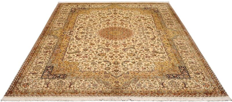Kashmir Oriental Rug 248 × 328 cm, Silk, hand-knotted — view 2 Kashmir Oriental Rug 248 × 328 cm, Silk, hand-knotted — view 2