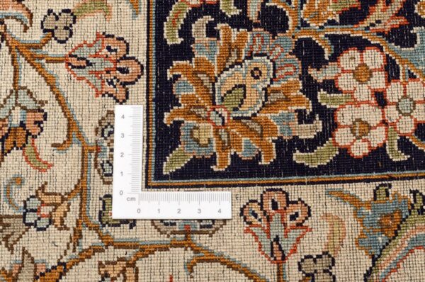 Kashmir Oriental Rug 248 × 328 cm, Silk, hand-knotted — view 3 Kashmir Oriental Rug 248 × 328 cm, Silk, hand-knotted — view 3