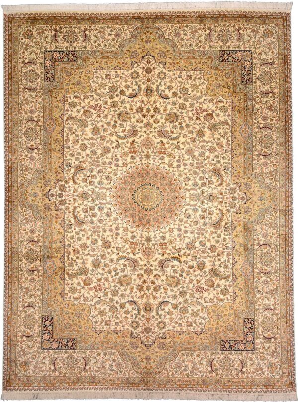 Kashmir Oriental Rug 248 × 328 cm, Silk, hand-knotted Kashmir Oriental Rug 248 × 328 cm, Silk, hand-knotted