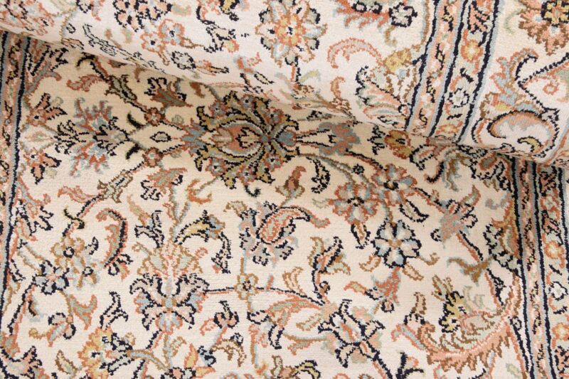Kashmir Oriental Rug 70 × 434 cm, Silk, hand-knotted — view 4 Kashmir Oriental Rug 70 × 434 cm, Silk, hand-knotted — view 4