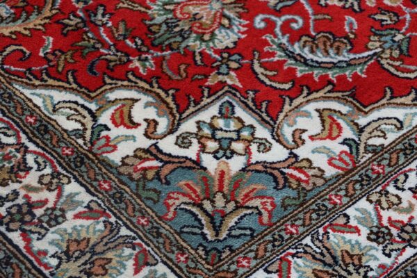 Kashmir Oriental Rug 79 × 215 cm, Silk, hand-knotted — view 8 Kashmir Oriental Rug 79 × 215 cm, Silk, hand-knotted — view 8