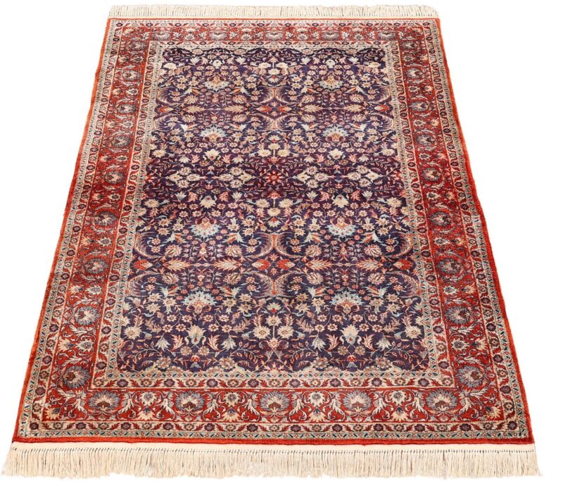 Peking Oriental Rug 105 × 146 cm, Silk, hand-knotted — view 2