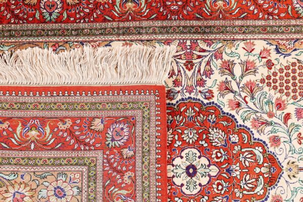 Qom Persian Rug 100 × 151 cm, Silk, hand-knotted — view 7 Qom Persian Rug 100 × 151 cm, Silk, hand-knotted — view 7