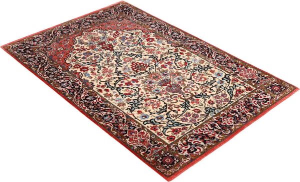Qom Persian Rug 102 × 156 cm, Silk, hand-knotted — view 4