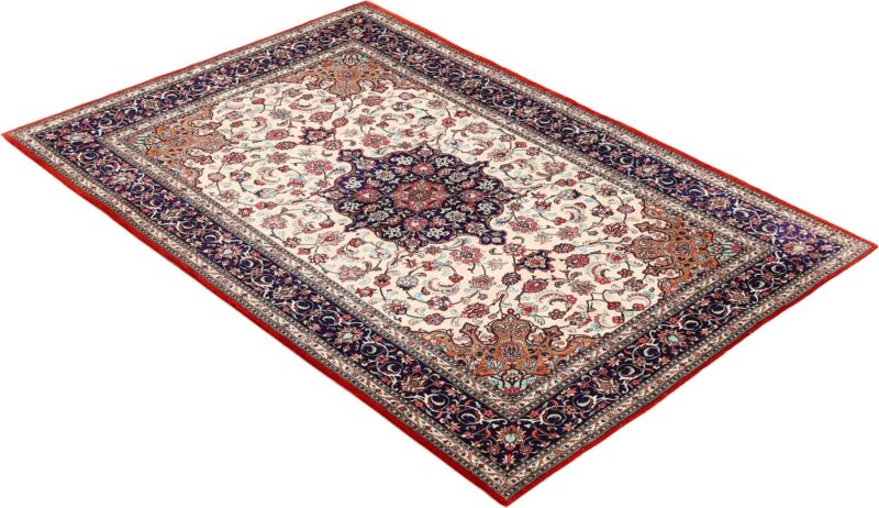 Qom Persian Rug 108 × 158 cm, Silk, hand-knotted — view 4