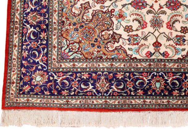 Qom Persian Rug 108 × 158 cm, Silk, hand-knotted — view 5