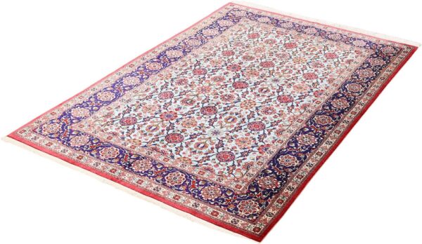 Qom Persian Rug 135 × 200 cm, Silk, hand-knotted — view 3 Qom Persian Rug 135 × 200 cm, Silk, hand-knotted — view 3