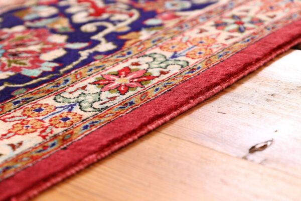Qom Persian Rug 135 × 200 cm, Silk, hand-knotted — view 6 Qom Persian Rug 135 × 200 cm, Silk, hand-knotted — view 6