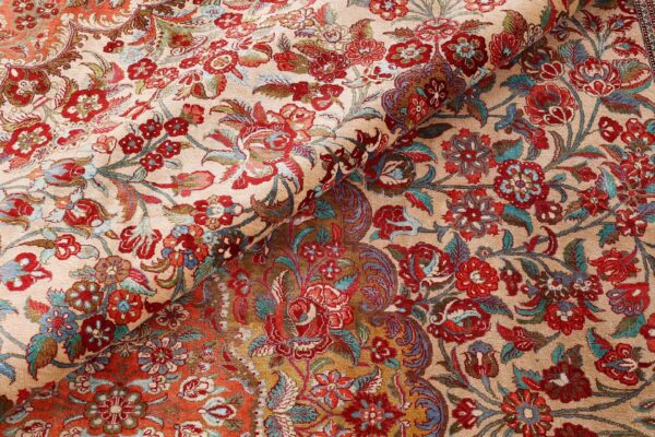 Qom Persian Rug 212 × 318 cm, Silk, hand-knotted — view 9